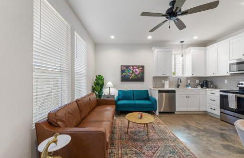 NEW Acadian House KING Bed Cajun Luxury Nespresso - Foto 1