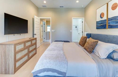 Chic & Spacious 4 Bedroom 3 Full Bathrooms Retreat in West Tampa and Pvt Backyard - Foto 65