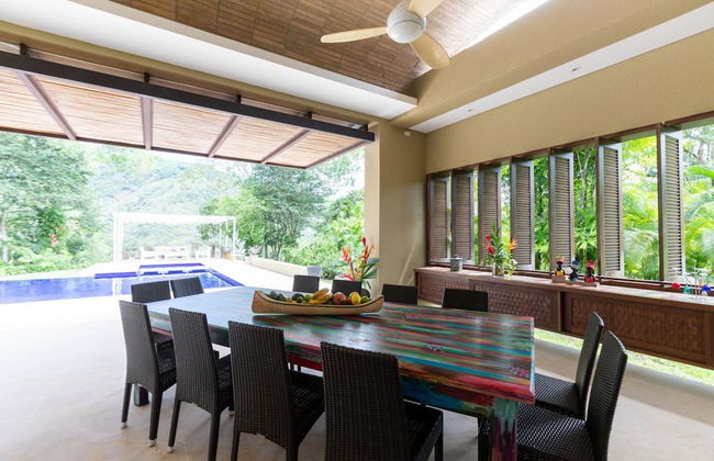 w Beautiful 4BR Villa at Mesa de Yeguas - Photo 11