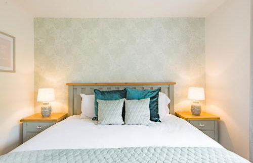 Luxury 5-Bed Country House with Hot Tub, Views & Games Room, Sleeps 12 - Kent Downs - Foto 30