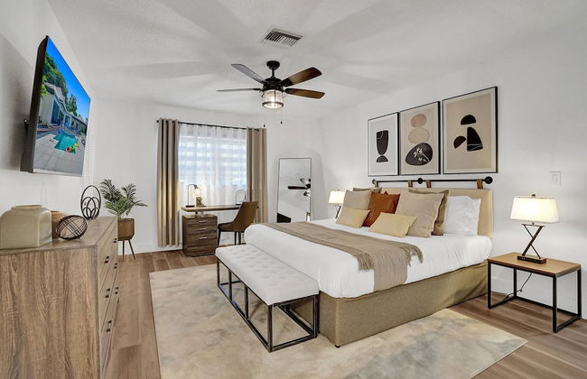 8BR Gem With Pool, Lake View & Tons of Amenities! - Foto 99