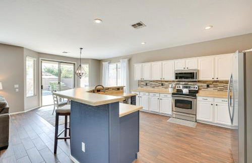 Shop, Golf and Hike Surprise Group Getaway with Pool! - Foto 6