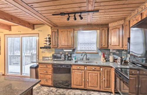 5 Mi to Camelback Henryville Home with Hot Tub! - Foto 5