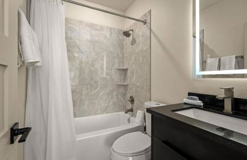 2Linkd Homes | 9BR•All Private Baths | Pool |Gated - Foto 47