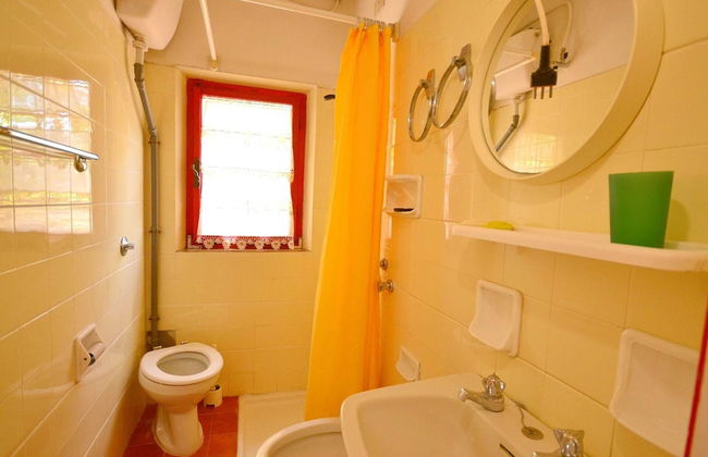 Spacious Home With Shared Pool - Photo 22