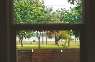 Historic Waterfront estate With Yard & Modern Kitchen - Foto 24