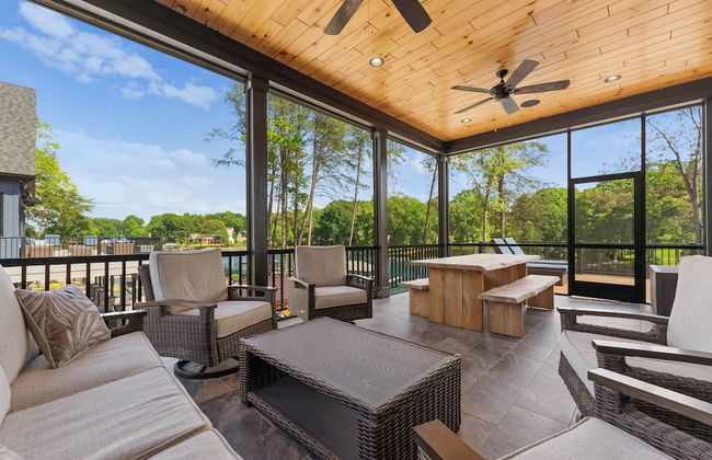 Black Bear Lodge by Avantstay Lakefront Dock Pool Theater Sleeps 20 - Foto 14