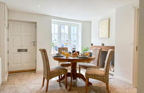 Modern Canterbury 3 Bedroom Townhouse - Pets Welcome & Free Parking - Foto 11