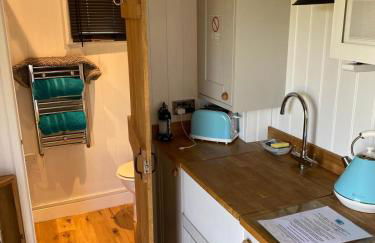 Under the Stars Shepherds Huts at Harbors Lake - Photo 6