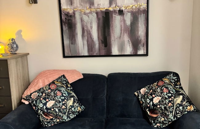 Stunning 1-bed Private Apartment in Norwich - Photo 5