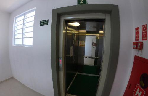 APTO PERTINHO DA PRAIA Internet 500mb e 3 Tvs 2 Quartos TV a cabo Estacionamento Tudo Perto - Foto 35