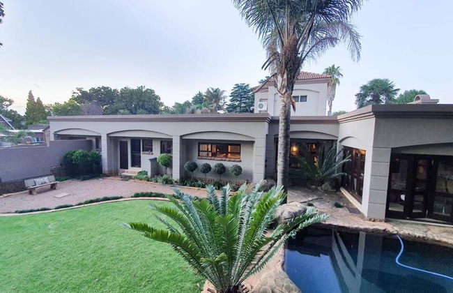 Or Tambo Airport Holiday Home - Photo 62