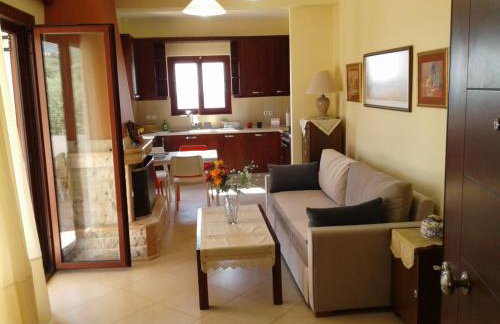 Avia, house with privillaged view, 100 meters from the sea - Photo 2