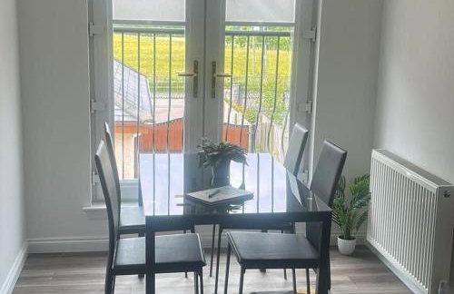 Lanarkshire Apartment- Views- Sleeps 4- Balcony - Photo 15