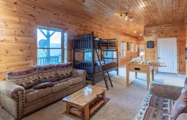 Luxury 4200 Sqft Log Cabin on 50 Acres Sleeps 16 - Foto 46