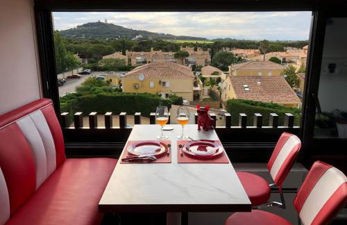 Rez de jardin OU ascenseur 4 ieme PISCINE -WIFI-Dans le Village naturiste holidaysochic - Photo 31