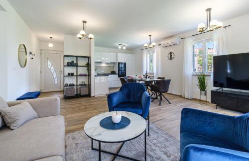 Villa Janie with a pool for up to 16 people - Photo 52