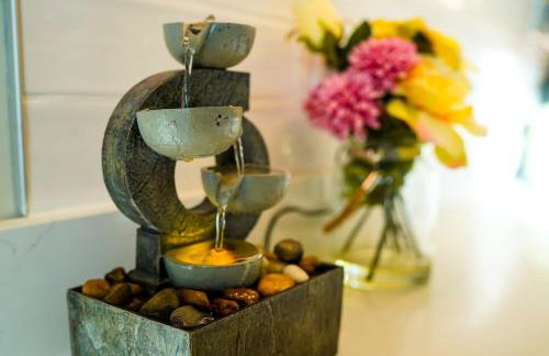 Peridot Suite - NEW 2bdrm 2bath Loft near Mass! - Photo 19