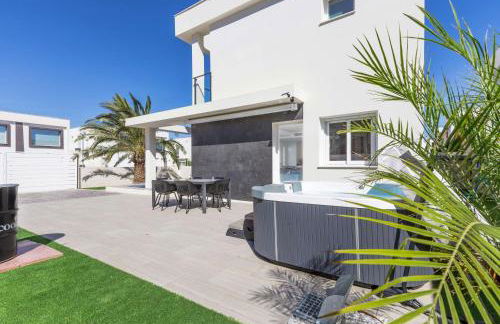 Casa Bos Dolpfin Wellness Luxury Entire Villa Pool & Jacuzzi Gran Alacant near Beach - Photo 10