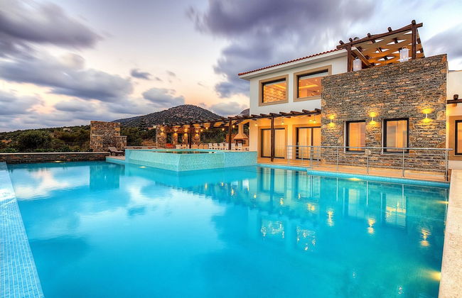 Great Villa, Enormous Pool, Nice Location near Village Sisi - Foto 1