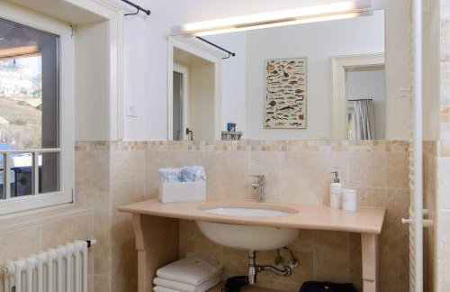 Elegant Brac Villa 4 Bedrooms Villa Shoreline Serenity Stunning Sea Views - Foto 25