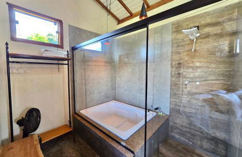 Chalés Vila Carrancas - Ao lado do centro com piscina, cozinha completa e muita tranquilidade - Foto 160