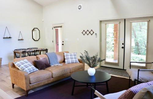 Lux, designer 8-acre retreat with private creek - Foto 72