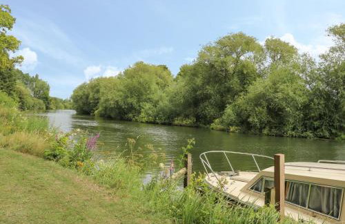 Thames Reach - Photo 2