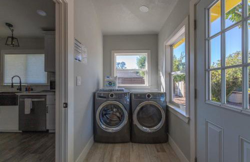 Relaxing 3BR Home with Vineyard View Rooftop Deck and Game Room - Foto 29