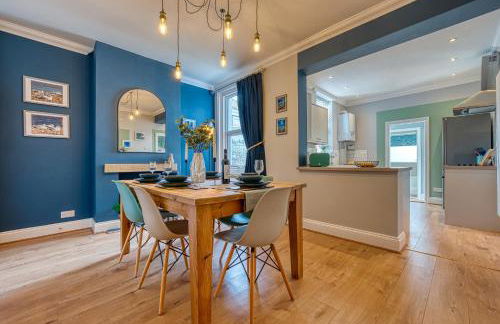 2-Bedroom Modern, Stunning & Stylish Contractor House, Sleeps 4, Prime Portsmouth Location with Free Parking Permit - by Blue Puffin Stays - Foto 6