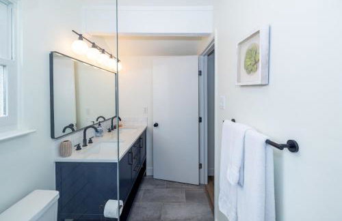 Luxury 4BR Oasis with Pool, Hot Tub & Game Room! - Foto 7