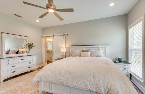 Modern Family Home w/ Spacious Yard in Milton - Foto 9