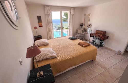 Villa "Le Sortilège" vue panoramique et piscine - Foto 12