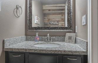 Sunset Retreat, Clean Modern 3BR, Garage, Near 191 - Foto 38