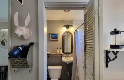 Rosewood Landing by WanderLodges - Hot tub - Sauna - Foto 28