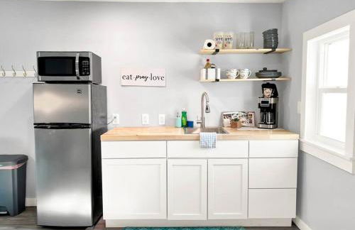 Sunset Dream Minutes from the Beach - Unit 8 - Photo 10