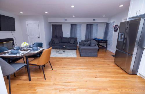 Modern Luxury Home With Fireplace & Game-Room - Foto 33