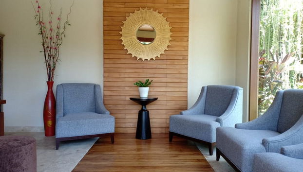 Coin salon dans le hall