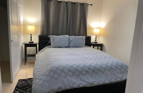 Newly Remodeled Family Friendly 3B/2B House - Foto 3