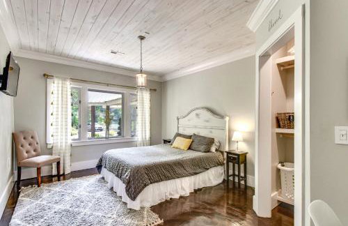 Hot Tub, Dock, Lakefront Luxe Six Mile Retreat - Foto 17