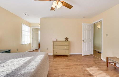 Family Home with Game Room and Decks in Etlan! - Foto 19