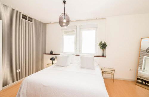 HomeForGuest Design Attic Apartment FREE Parking - Foto 19