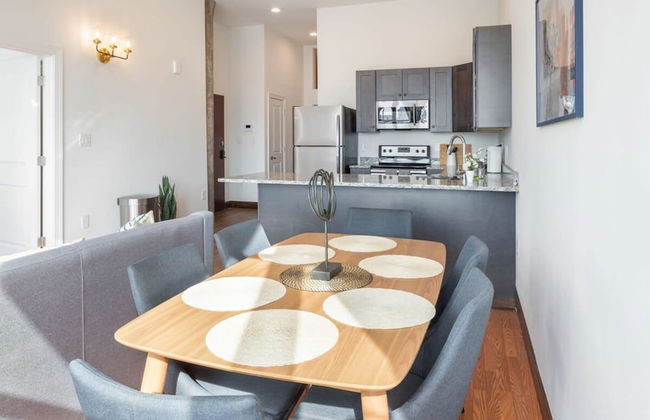 Sosuite 2BR Penthouse w W D Gym On-site Bar - Foto 4