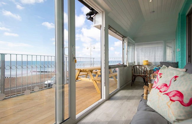 Stunning Beachfront Apt w Balcony Sea Views - Foto 71