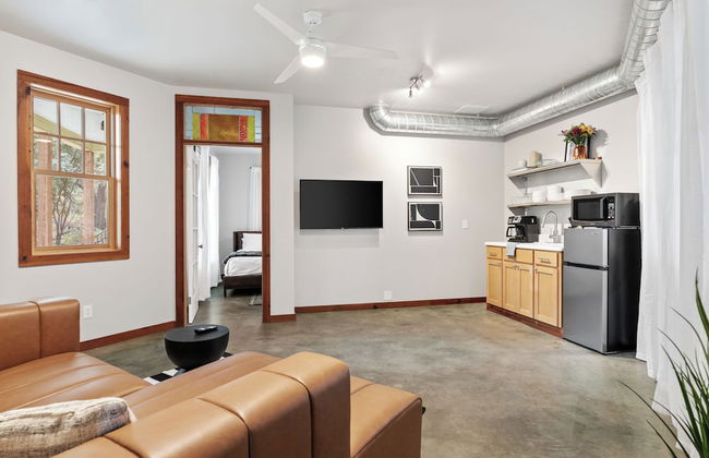 Urban Cowboy Villas - Heart of 704 - Foto 35