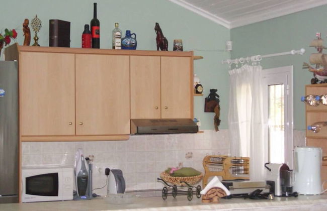 Feels Like Your Home at Ermioni - Photo 13