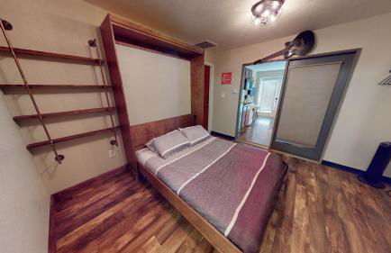 Train Themed Hobo Hideaway Near City Square - Foto 25