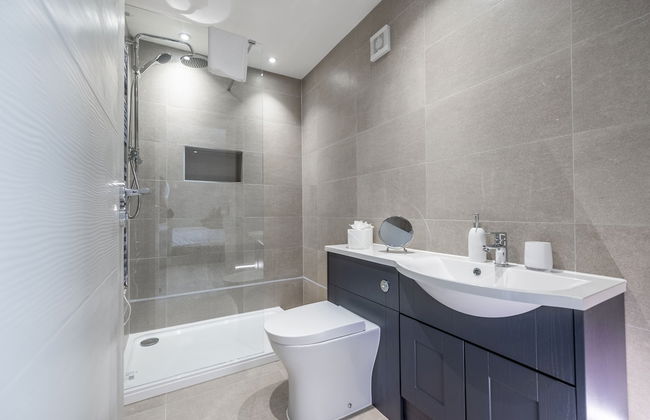 Remarkable 2-bed Apartment in Camberley - Foto 27