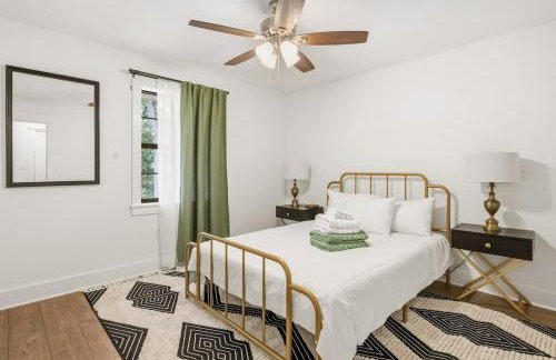 Boho Retreat with 2 Masters and Plenty of Space - Foto 45