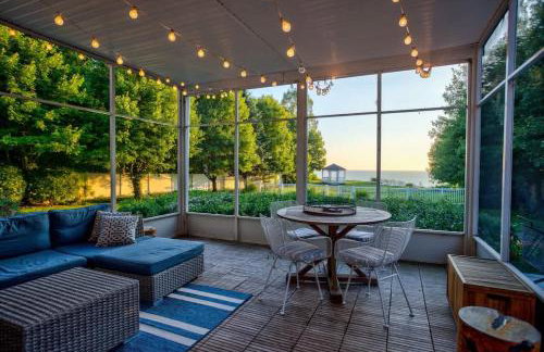 Spacious A-Frame with Lake Michigan Views & Hot Tub-Family Friendly - Foto 3